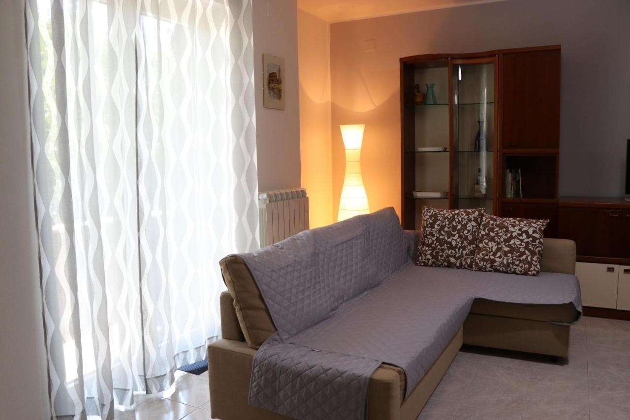 Casa Degli Ulivi Con Parcheggio Privato Lägenhet Muro Lucano Exteriör bild