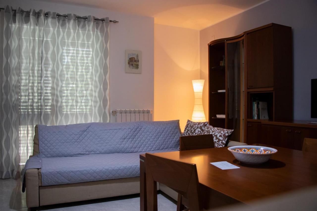 Casa Degli Ulivi Con Parcheggio Privato Lägenhet Muro Lucano Exteriör bild